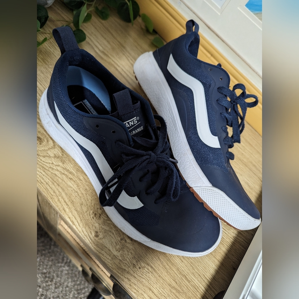 Vans Ultra Range EXO Women's 9.5 Mens 8